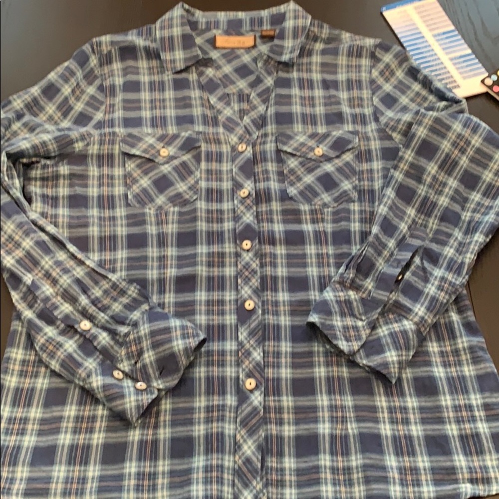 Legacy Falls v neck button down